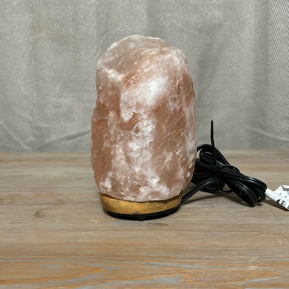 Himalayan salt lamp. - Picture 1 of 1